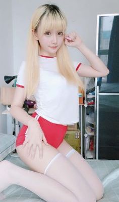 一进一出顶的好舒服隔着裤子_4K电影完整版